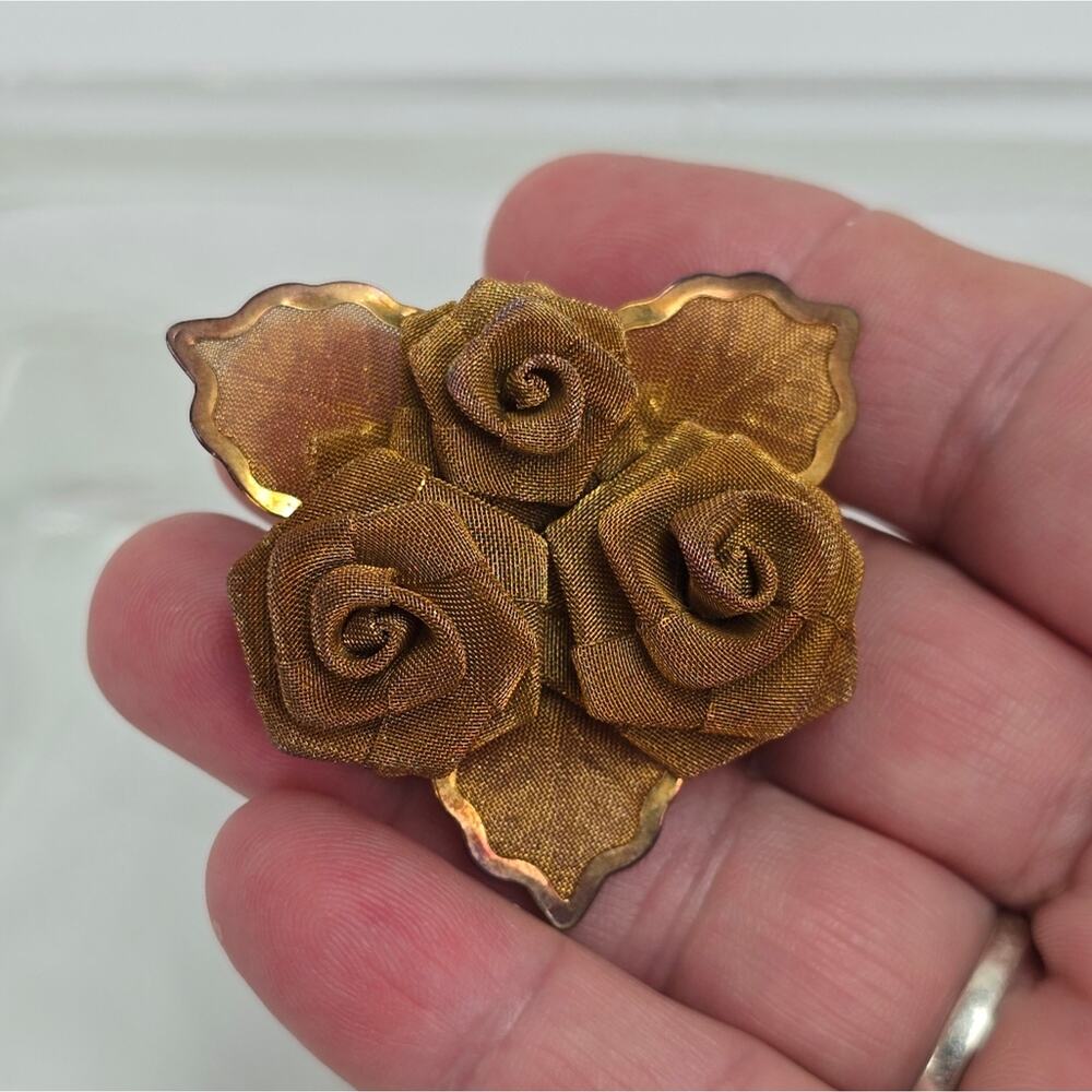 Vintage Triple Rose Mesh Brooch Gold Tone - Picture 2 of 6